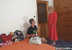 Evita Поцци-Зиа Evita lizanie cipki po wytrysku